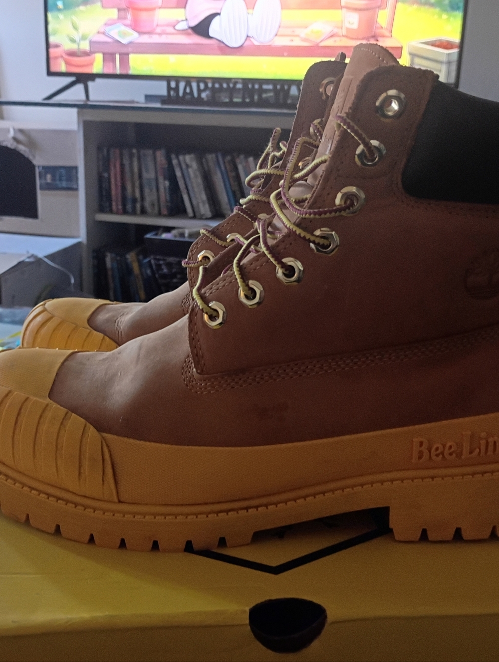 Timberland Bee Line Tan Work Boots with Yellow Soles - Picture 5 of 6